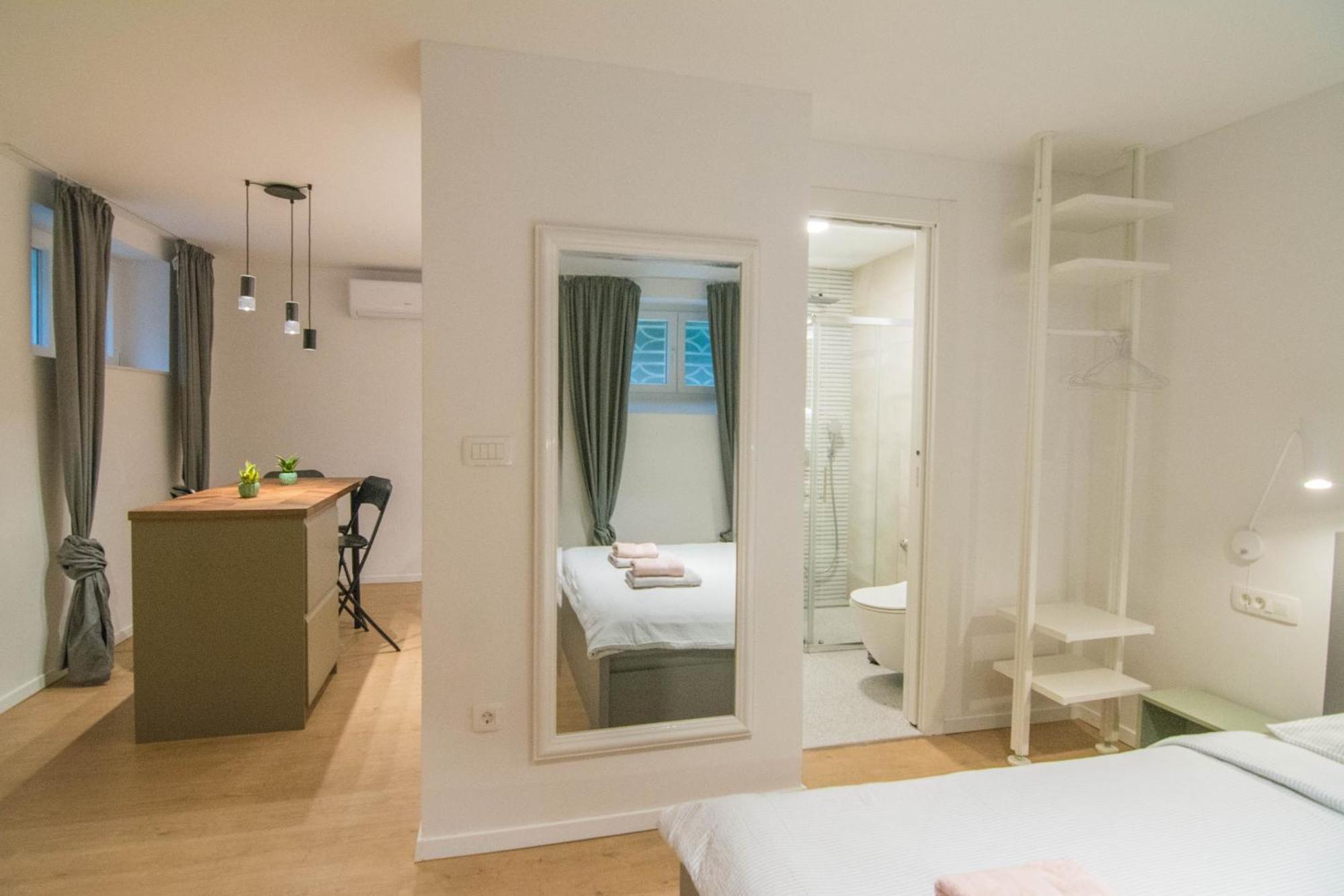 Romiru Rooms And Studio Apartment Split Exterior photo
