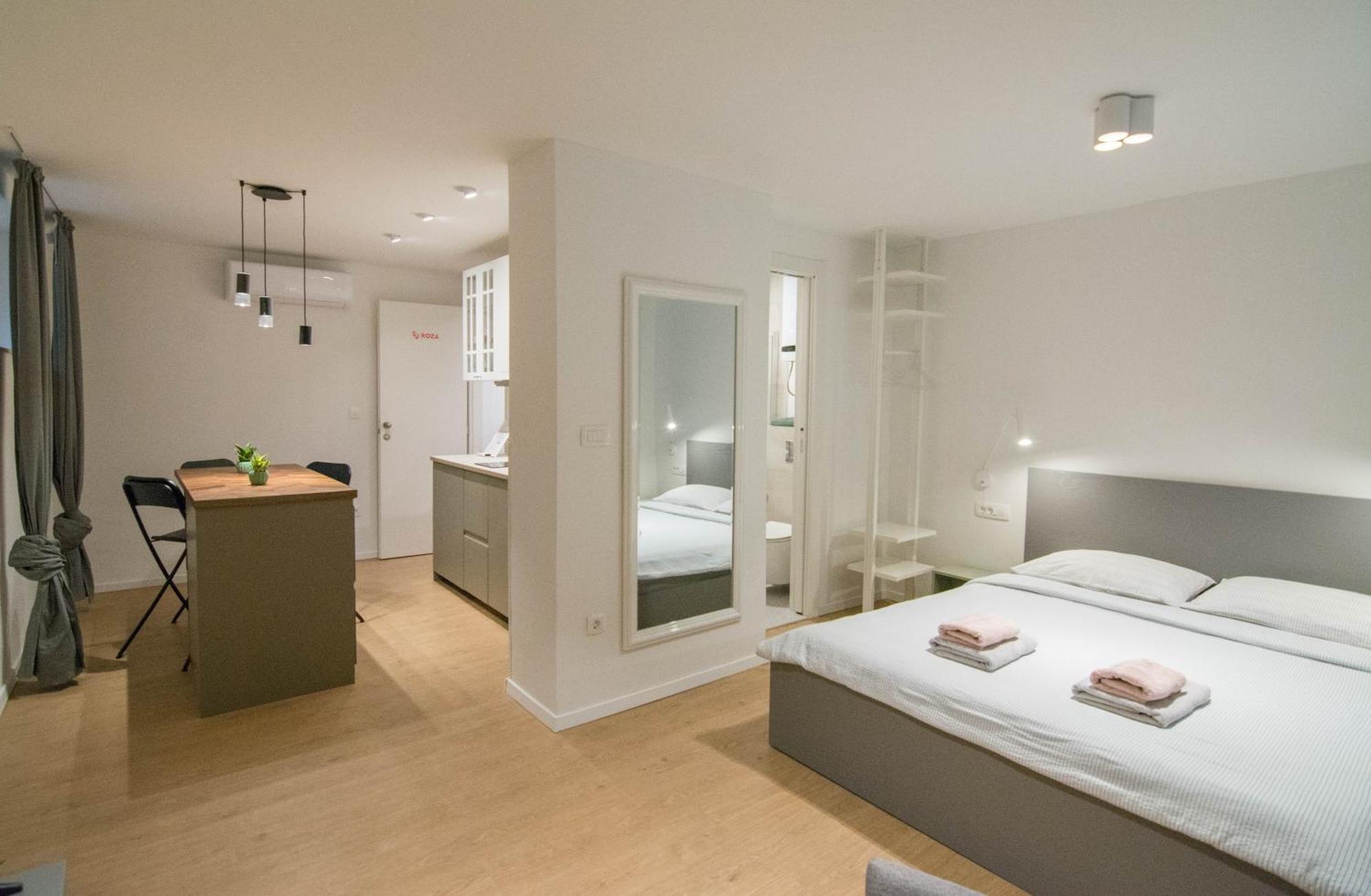 Romiru Rooms And Studio Apartment Split Exterior photo