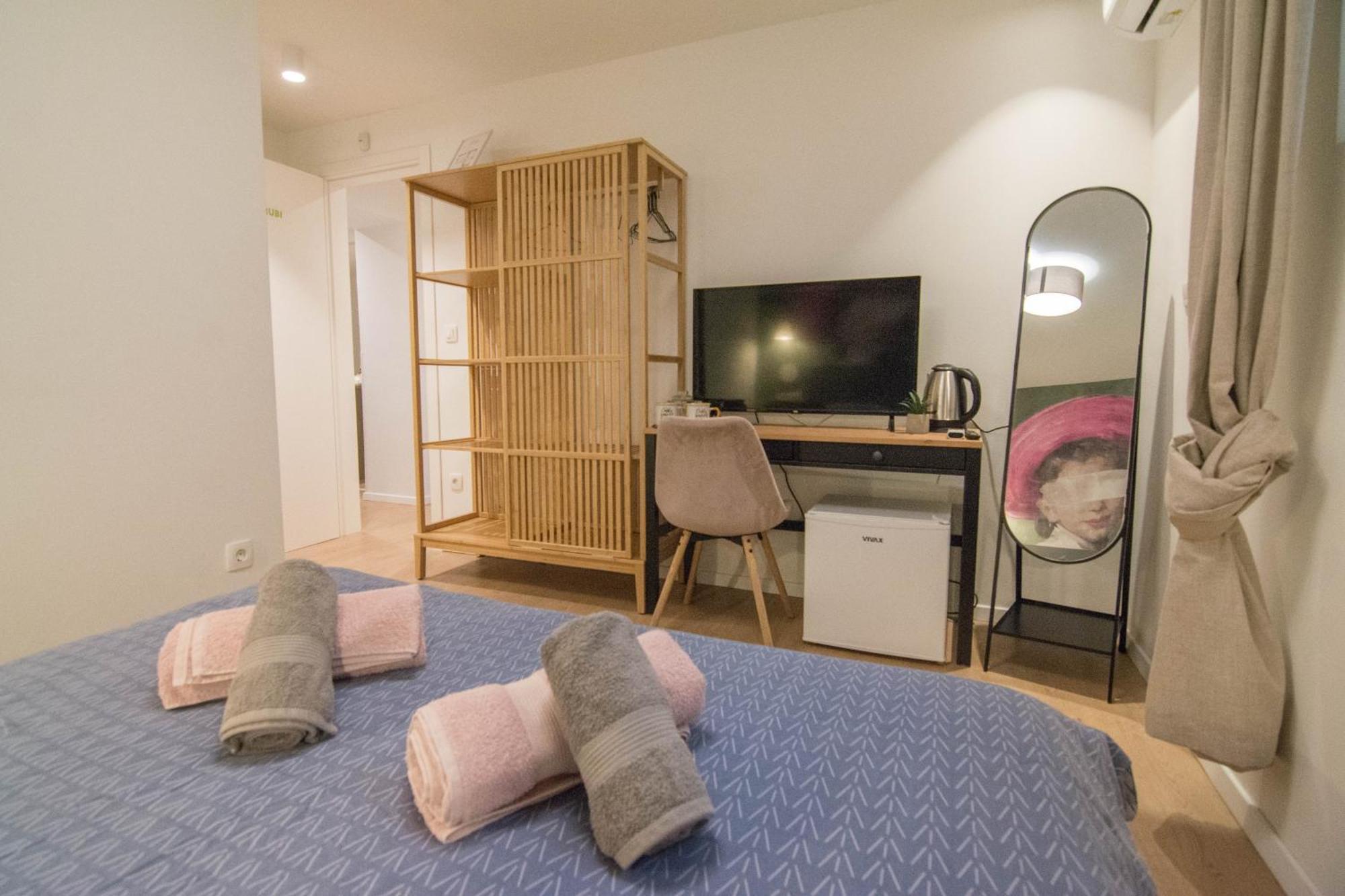 Romiru Rooms And Studio Apartment Split Exterior photo